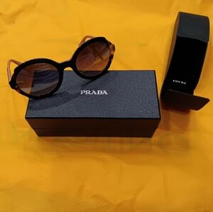 Lentes de sol marca prada